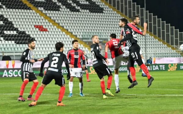 Soi kèo Cosenza vs Ascoli, 20h00 ngày 18/12, Series B