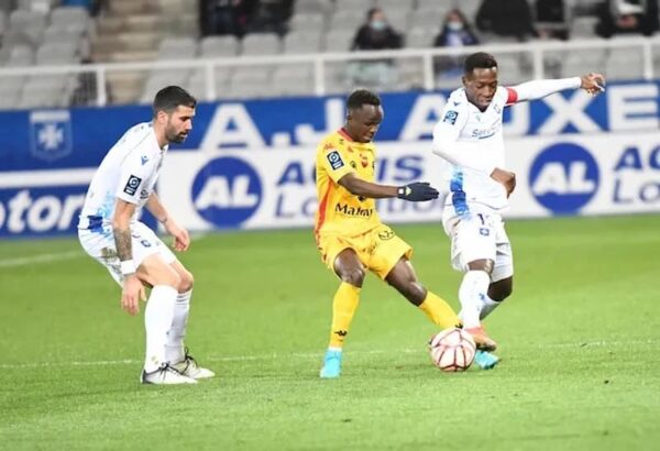 Soi kèo AJ Auxerre vs Rodez, 00h15 ngày 9/2, Pháp